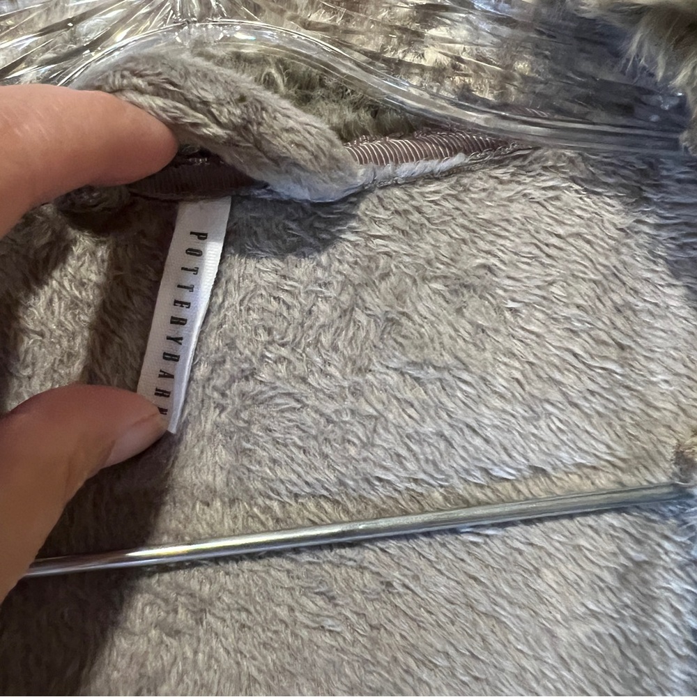 Pottery Barn Taupe Gray Fleece Robe With Faux Fur Collar Trim Size M 2 Pockets - Picture 5 of 9
